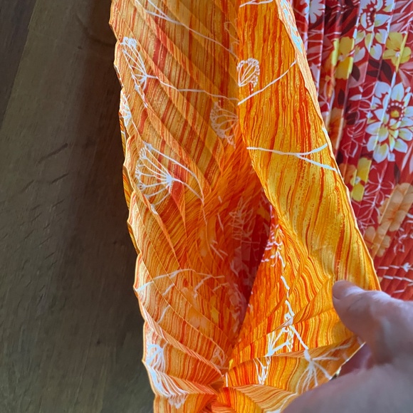 Vintage Floor length Floral Hawaiian Moo Moo Pleated Maxi Dress - Picture 5 of 5